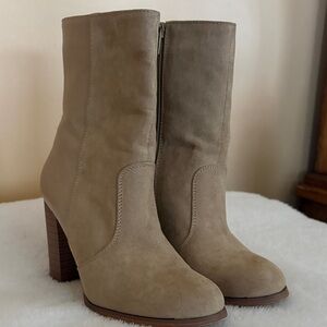 Chic Tan Suede Heeled Boots